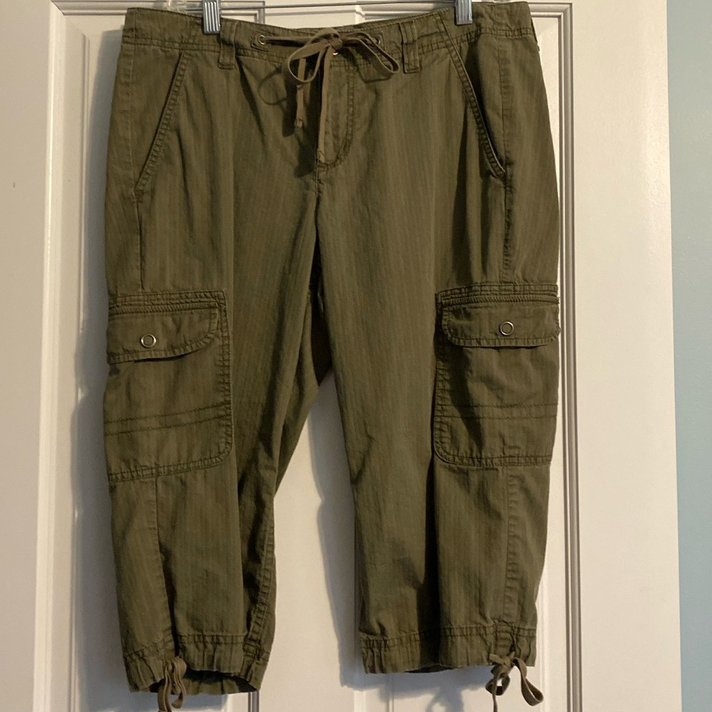 Lightweight Cargo capris. Olive green from Eddie Bauer